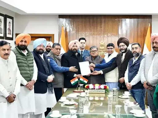 &nbsp;पंजाब में कानून-व्यवस्था के मुद्दे पर राज्यपाल से मिला भाजपा का प्रतिनिधिमंडल