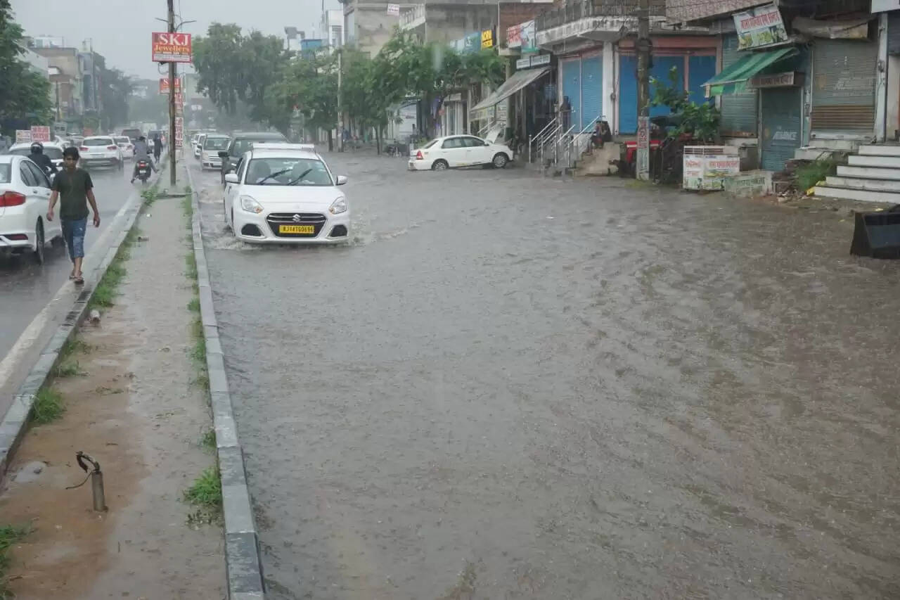 &nbsp;&nbsp;राजस्थान के कई जिलों में बाढ़ के हालात, हैलिकॉप्टर की तैनात, हादसों में तीन की मौत