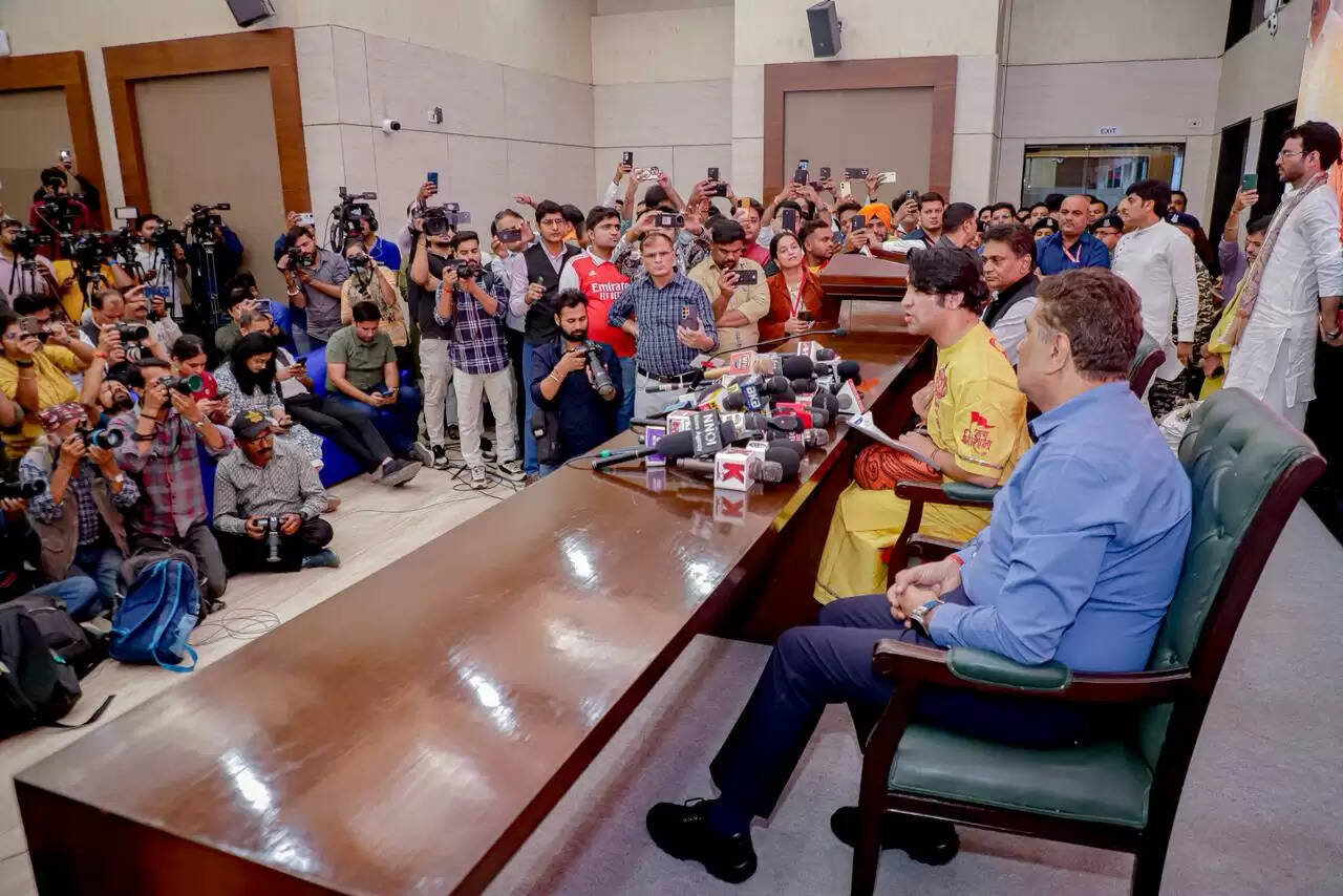 नई दिल्ली से पत्रकार ऊषा माहना की कलम से। यह यात्रा नहीं विचारों को जगाने के लिए वैचारिक क्रांति है: पं. धीरेंद्र कृष्ण शास्त्री आज से हो रहा बागेश्वर महाराज की सनातन हिंदू एकता पदयात्रा का शंखनाद