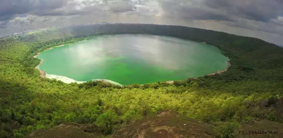 रहस्यमयी है महाराष्ट्र के बुलढाणा की लोनार क्रेटर झील 