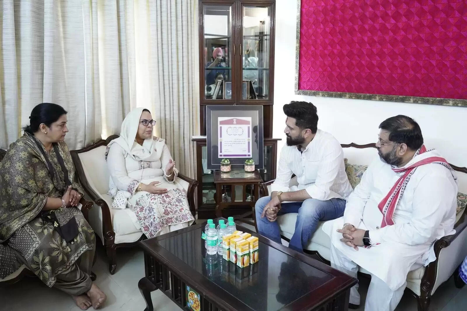 &nbsp;आईपीएस पूरन के परिवार से मिले चिराग पासवान, न्याय का दिया भरोसा