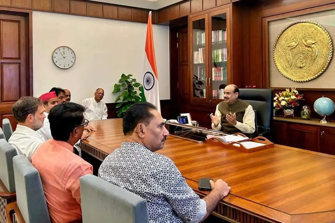 राहुल गांधी ने लोकसभा अध्यक्ष से की मुलाकात, परीक्षा पत्र लीक और छात्रों पर पुलिस कार्रवाई पर चर्चा की मांग