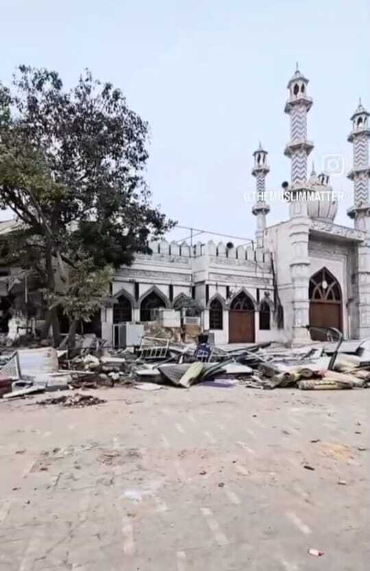 &nbsp;&nbsp;दिल्ली के मस्जिद दरगाह फैज इलाही के अवैध निर्माण पर चला बुलडोजर