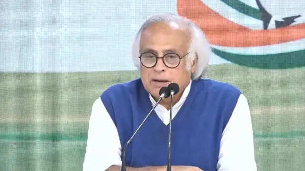 &nbsp;&nbsp;चीनी राष्ट्रपति के साथ प्रधानमंत्री मोदी की द्विपक्षीय वार्ता के तौर-तरीकों की कांग्रेस ने निंदा की, पूछे चार सवाल