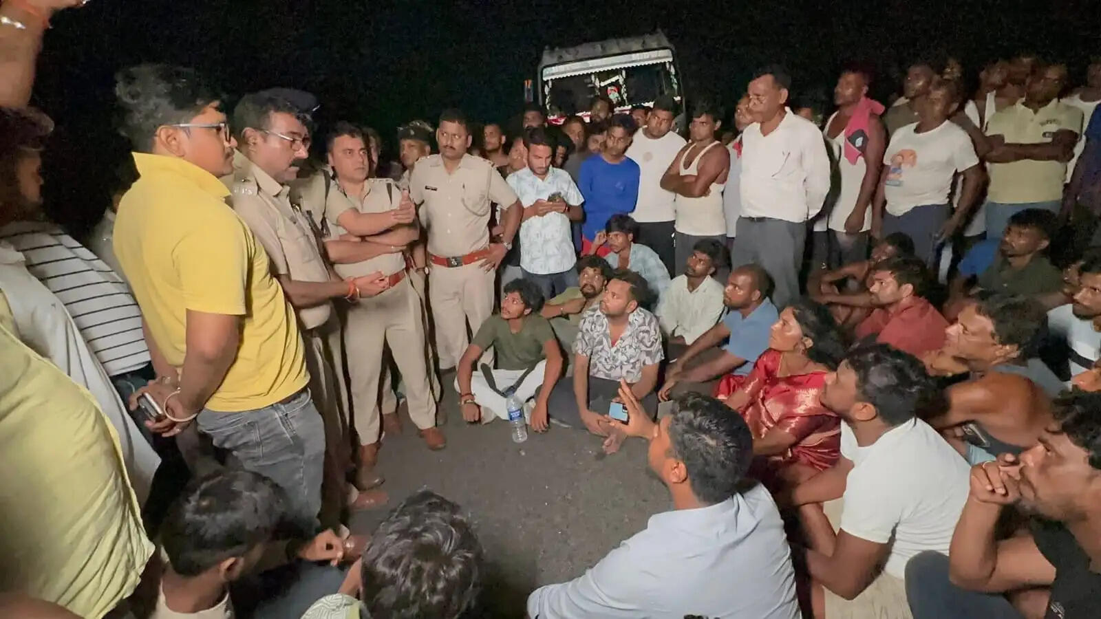 &nbsp;रामगढ़-बोकारो एनएच-23 पर हुए हादसे में बैंड पार्टी के आठ कलाकारों की मौत, मुख्यमंत्री ने जताय शोक