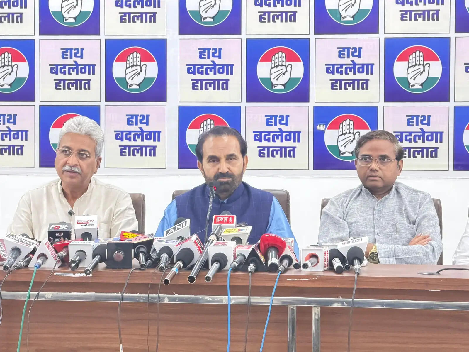 अखिल भारतीय कांग्रेस कमेटी के राष्ट्रीय प्रवक्ता ने हरियाणा कांग्रेस मुख्यालय में पत्रकार वार्ता कर राम मंदिर ट्रस्ट पर लगाए गंभीर आरोप, छह सूत्रीय मांगपत्र किया जारी