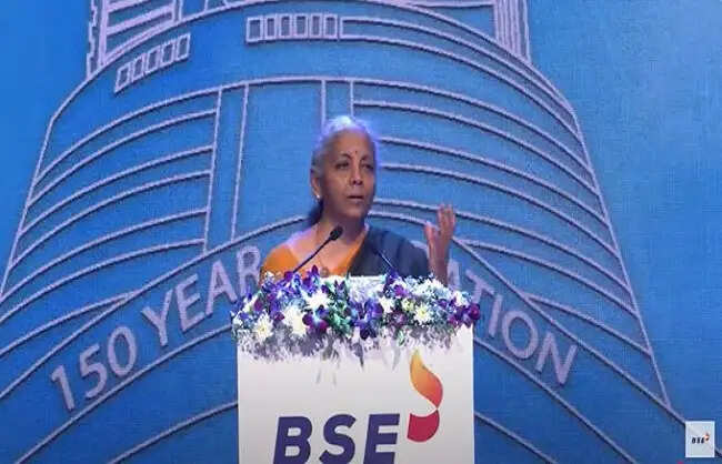संरक्षणवादी नीतियों के बढ़ने से वैश्विक आपूर्ति श्रृंखला बाधित होने की आशंका : सीतारमण