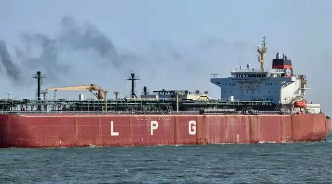 LPG ला रहे भारतीय जहाज ने होर्मुज पार किया:46 हजार टन गैस लदी; ईरान बोला- भारत से सदियों पुराना रिश्ता, दोस्ती और मजबूत करेंगे