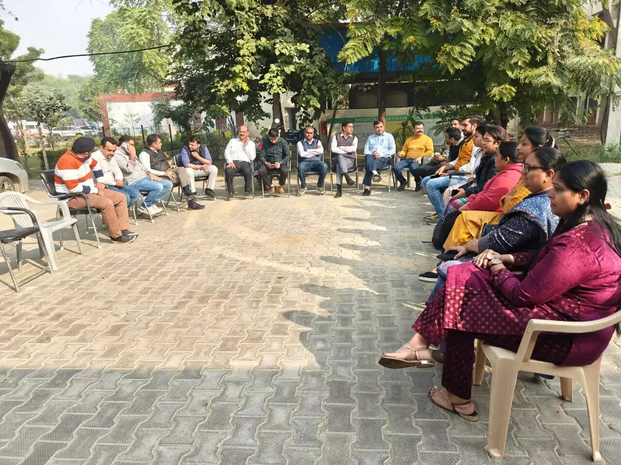 चिकित्सा अधिकारियों ने की पेन डाउन स्ट्राइक