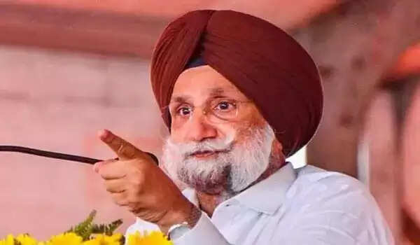 कांग्रेस सांसद सुखजिंदर रंधावा ने नवजोत कौर सिद्धू को भेजा कानूनी नोटिस