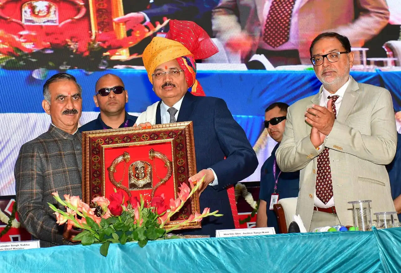 &nbsp;&nbsp;न्यायिक व्यवस्था को अस्पतालों की तरह सेवा भाव से करना होगा काम : मुख्य न्यायाधीश सूर्यकांत