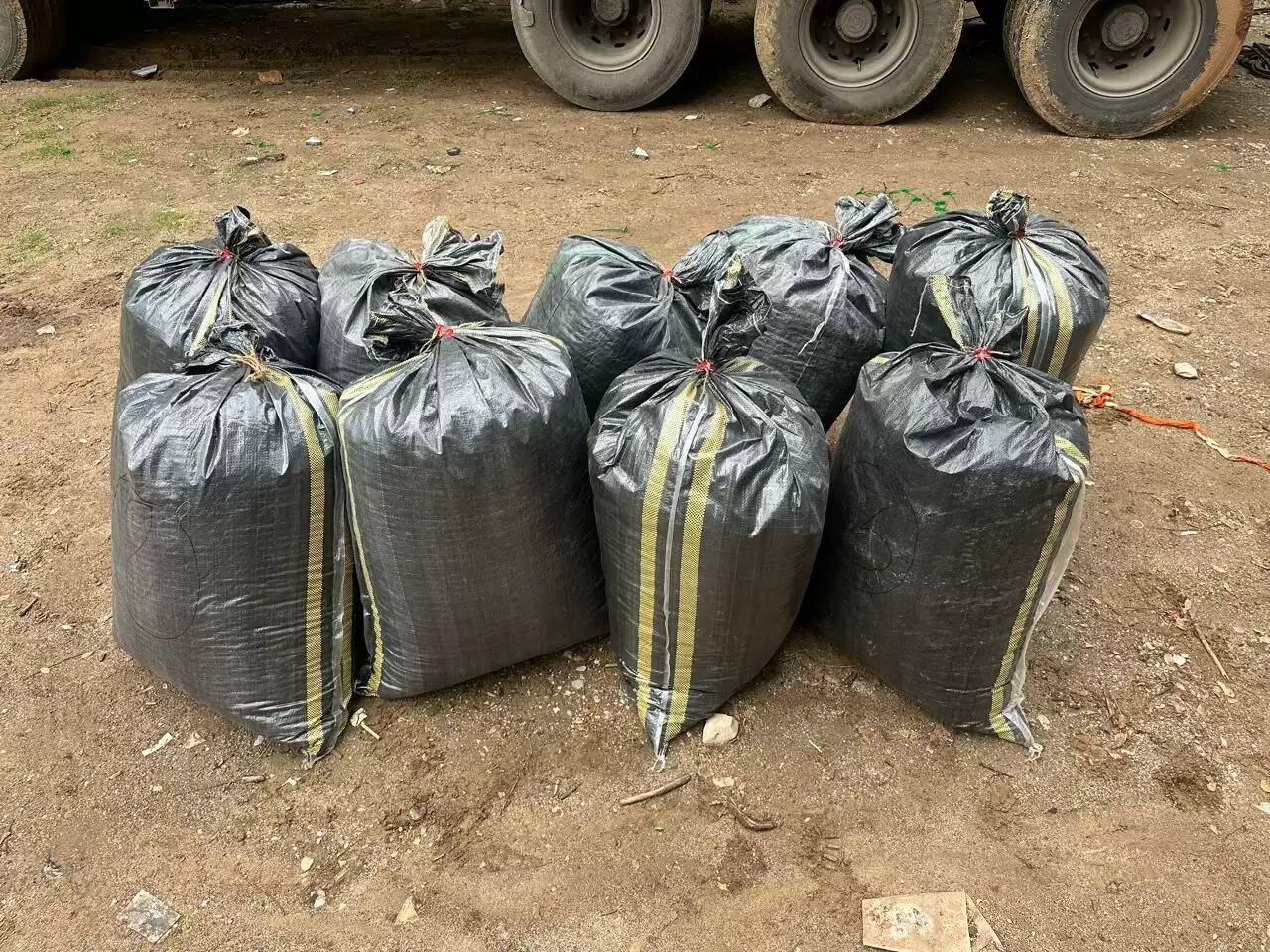 नारकोटिक्स की दो कार्रवाई, ट्रक से पकड़ा डेढ़ क्विंटल से ज्यादा डोडा चूरा, कार में मिली एक किलो अफीम