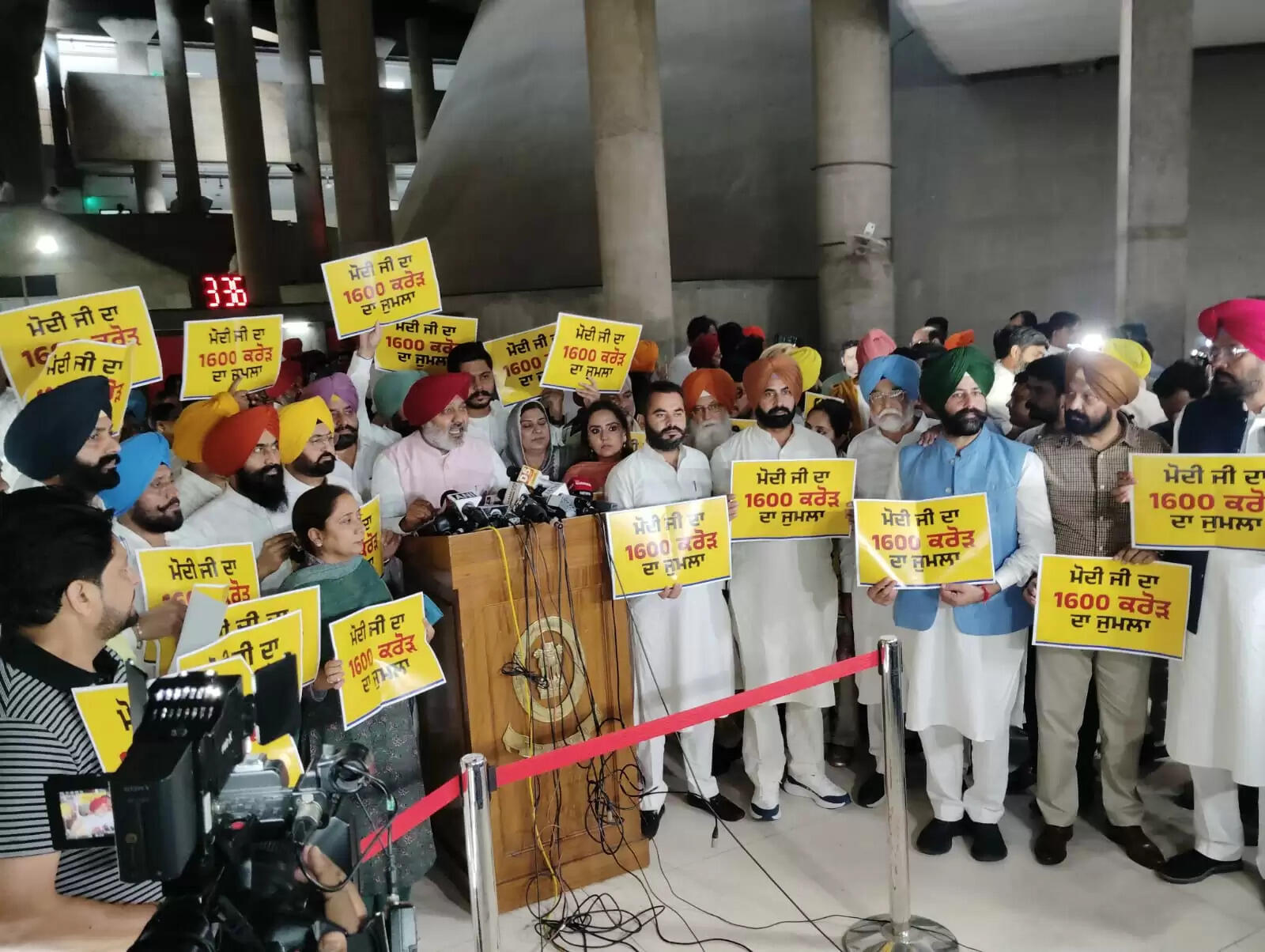 &nbsp;पंजाब विधानसभा में विधायकों व मंत्रियों का हंगामा, बाढ़ राहत राशि न मिलने पर जताई नाराजगी