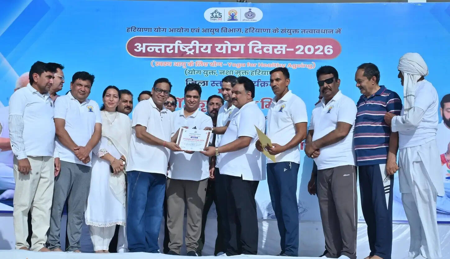 &nbsp;&nbsp;सीमाओं, भाषाओं और संस्कृतियों से ऊपर उठकर पूरी मानवता को जोड़ने का कार्य कर रहा है योग : डिप्टी स्पीकर डा. कृष्ण मिड्ढा