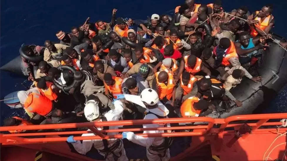 ट्यूनीशिया ने 305 प्रवासियों को समुद्र में डूबने से बचाया