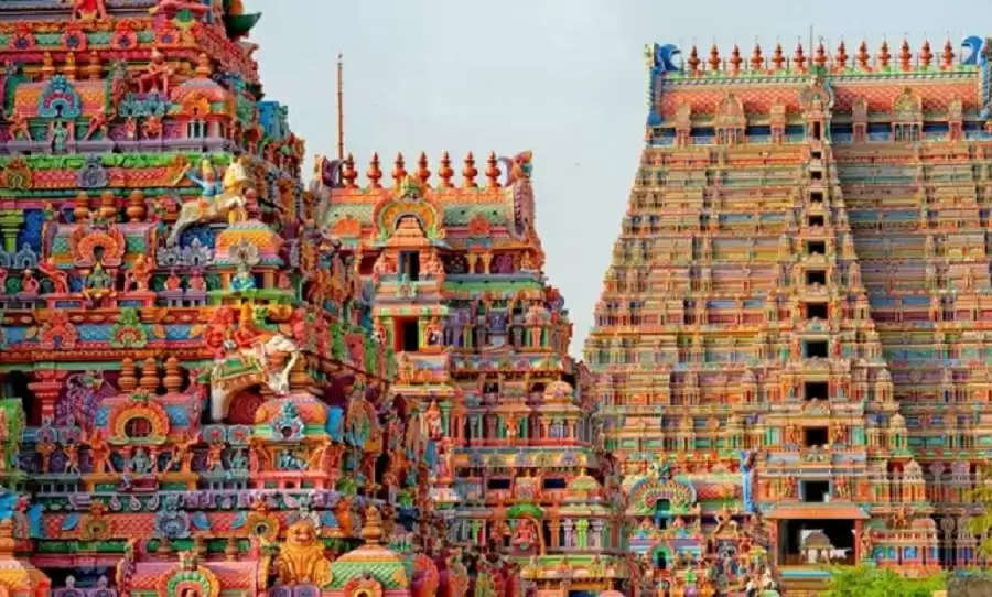 तमिलनाडु के विश्व प्रसिद्ध श्रीरंगम श्रीरंगनाथस्वामी मंदिर के पूर्वी प्रवेश स्तंभ की दीवार का एक हिस्सा ढहा