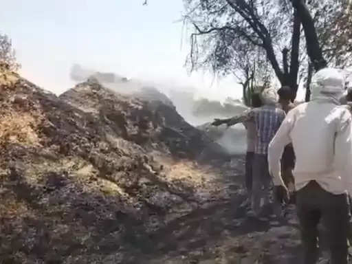   दो गांवों के किसानों की 18 एकड़ में खड़ी गेहूं जलकर राख​​​​​​​