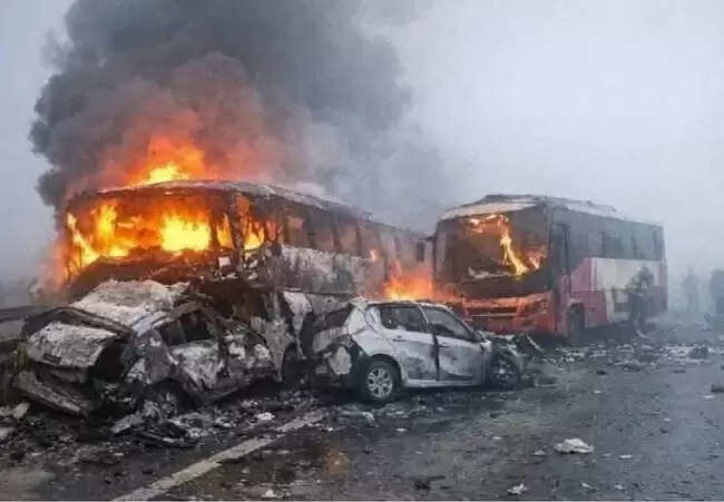 उत्तर प्रदेश में अमंगल रहा मंगल का दिन, सड़क हादसों में 31 की मौत