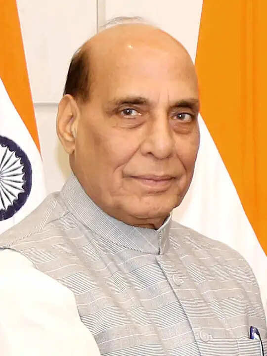 बदलते युद्ध के दौर में तकनीक, त्वरित निर्णय, आत्मनिर्भरता और सामरिक साझेदारी जरूरी : राजनाथ सिंह