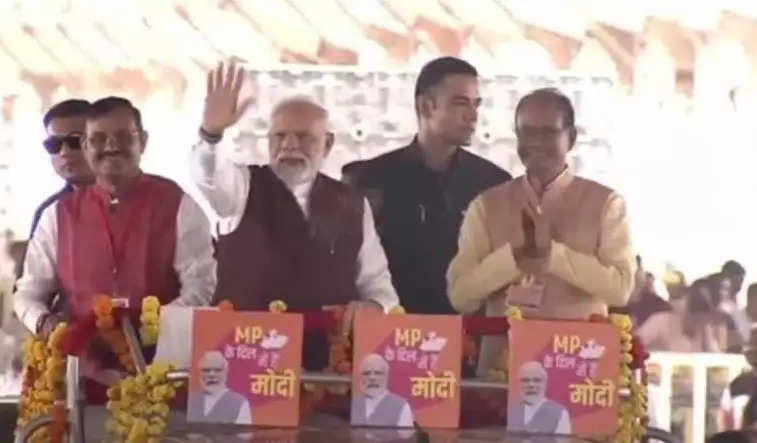 प्रधानमंत्री मोदी मप्र के बीना पहुंचे