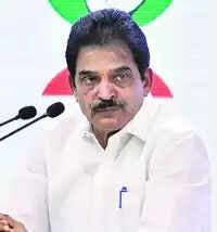 &nbsp;&nbsp;चेन्नई में बड़े हादसे से बाल-बाल बची एयर इंडिया की फ्लाइट, विमान में&nbsp;कांग्रेस महासचिव केसी वेणुगोपाल, कई सांसद थे मौजूद