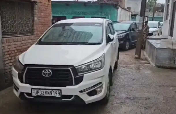 झांसी में ईडी का एक्शन : सपा के पूर्व विधायक दीप नारायण सिंह यादव और बिल्डर विजय सरावगी से जुड़े ठिकानों पर छापेमारी