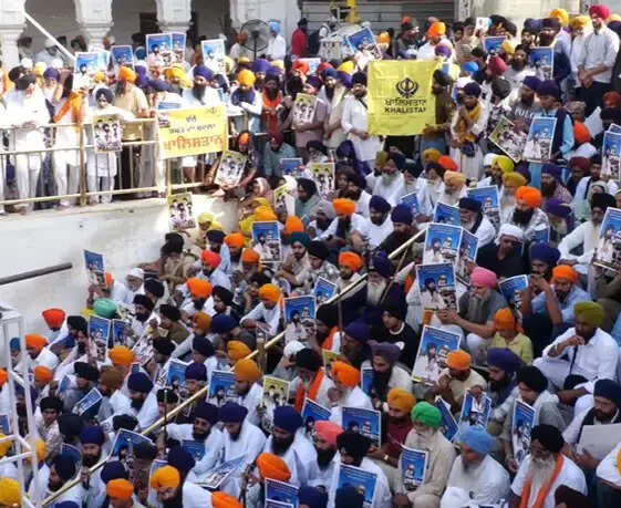 &nbsp;&nbsp;ऑपरेशन ब्लू स्टार की 42वीं बरसी: दरबार साहिब परिसर में लहराए भिंडरावाला के पोस्टर, नारेबाजी