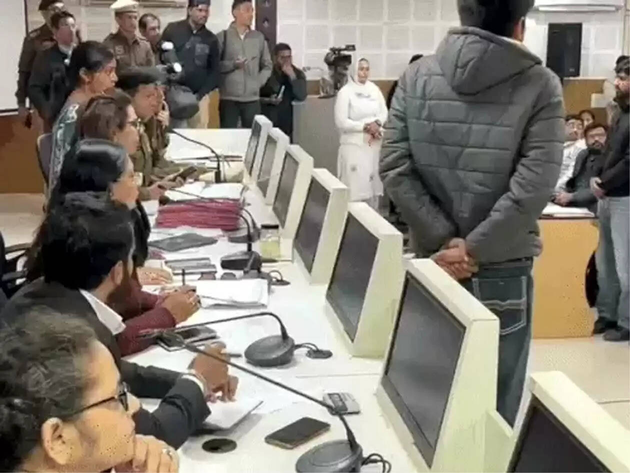 हिसार पहुंची महिला आयोग चेयरपर्सन ने की नर्सिंग कॉलेज मामले की सुनवाई