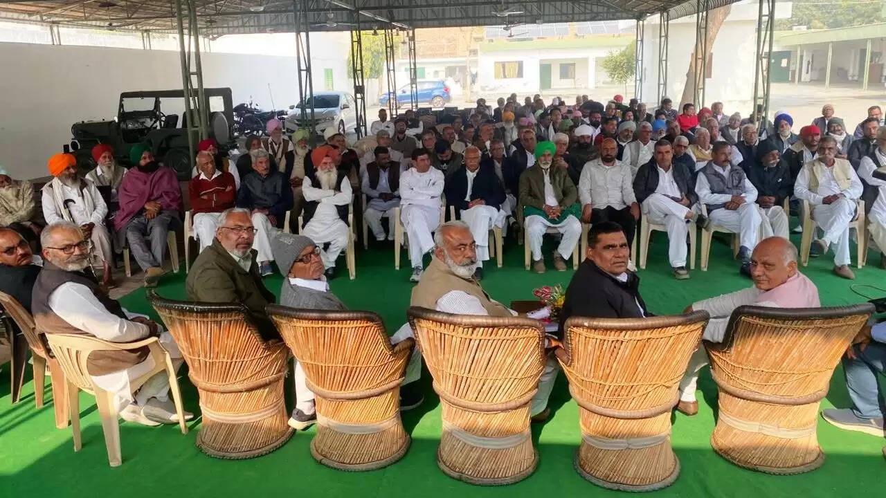 &nbsp;&nbsp;भाजपा की कुनीतियों ने किसानों को बनाया आर्थिक रूप से कमजोर: मंजूरा