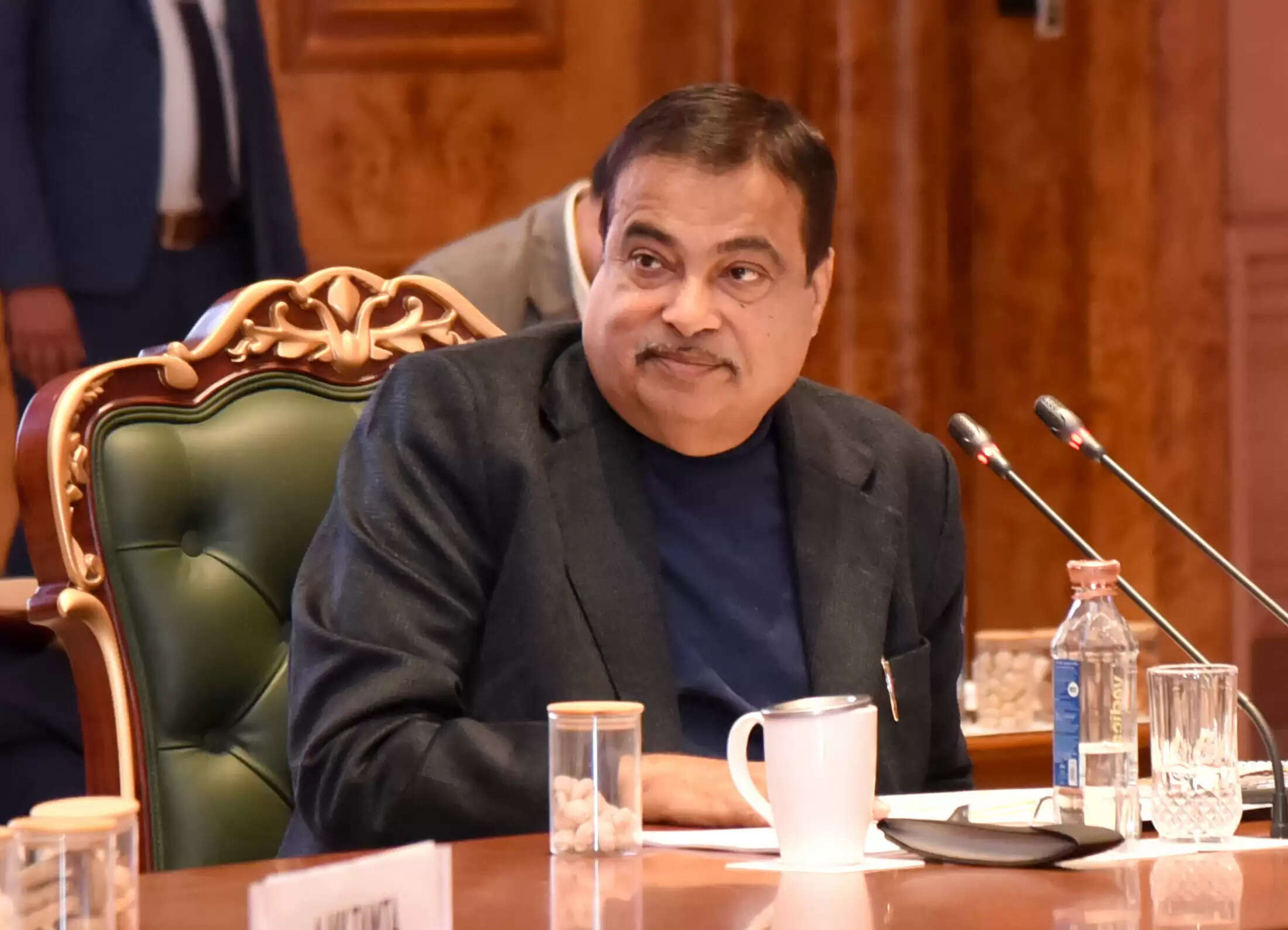 &nbsp;&nbsp;सड़क हादसे के पीड़ितों के लिए कैशलेस इलाज योजना जल्दः गडकरी