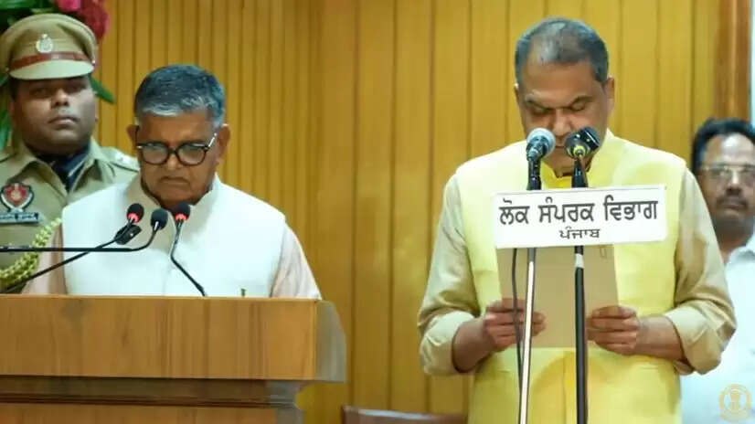 पंजाब मंत्रिमंडल में संजीव अरोड़ा की एंट्री के कुछ समय बाद ही कैबिनेट मंत्री धालीवाल का इस्तीफा