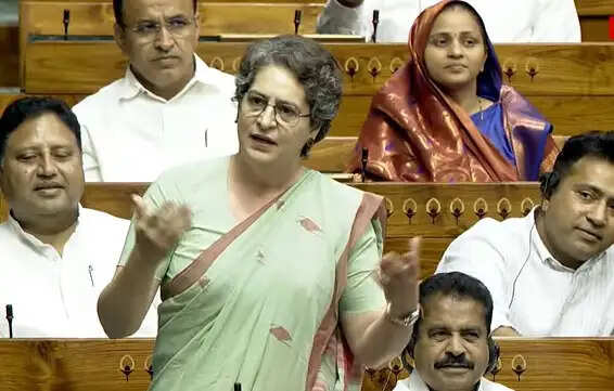 &nbsp;&nbsp;प्रियंका ने राहुल गांधी को निडर नेता बताया