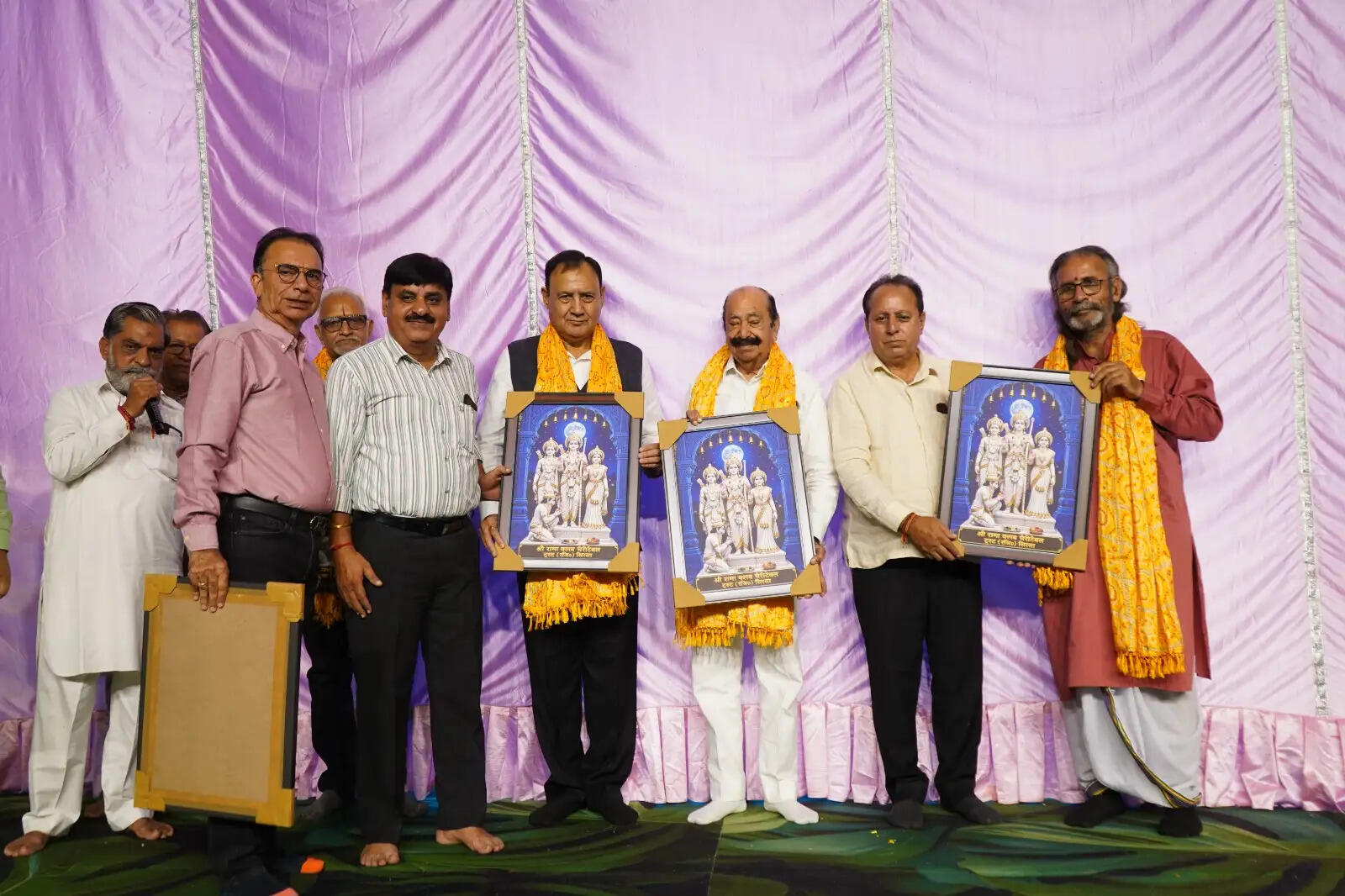 &nbsp;&nbsp;माता सीता की आज्ञा पाकर हनुमान ने उजड़ी अशोक वाटिका