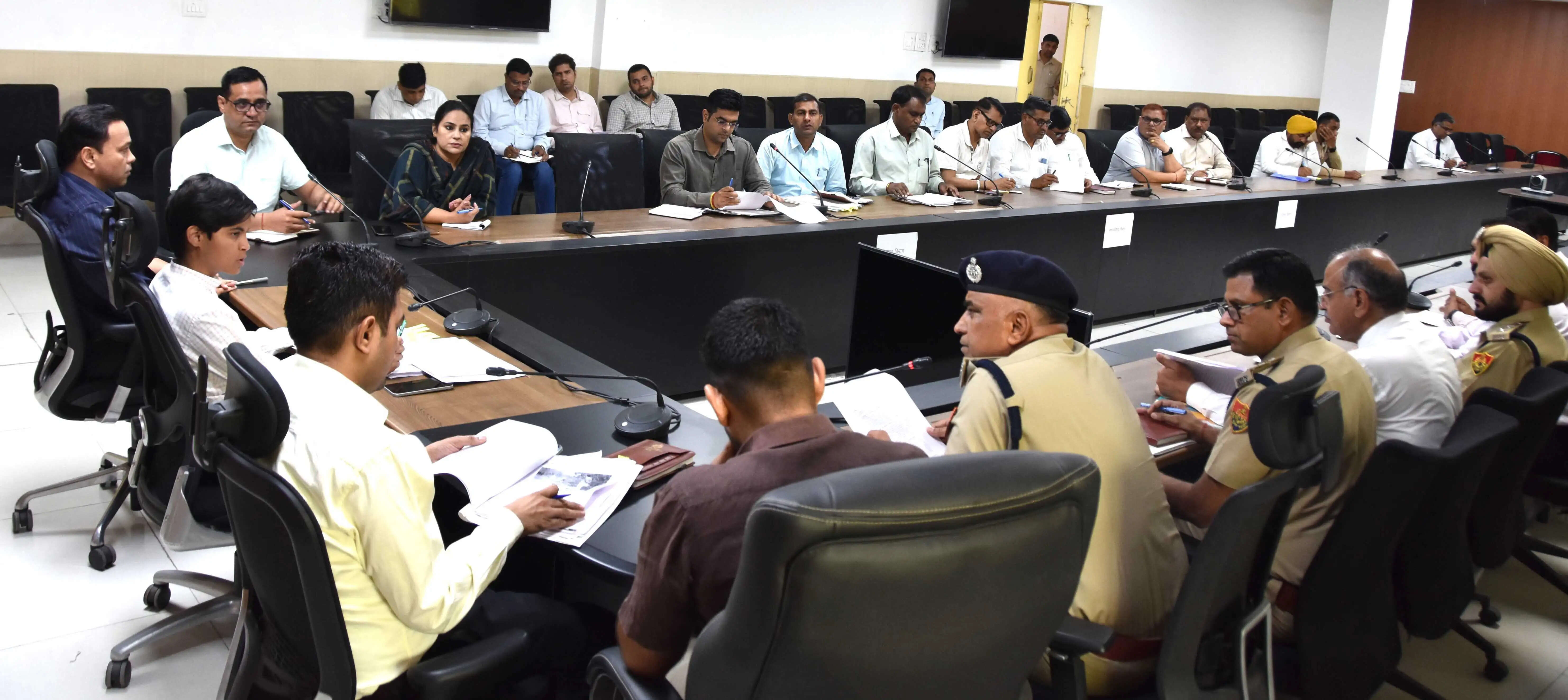 डीसी प्रीति ने ली जिला स्तरीय नारको समन्वयक समिति की समीक्षा बैठक 