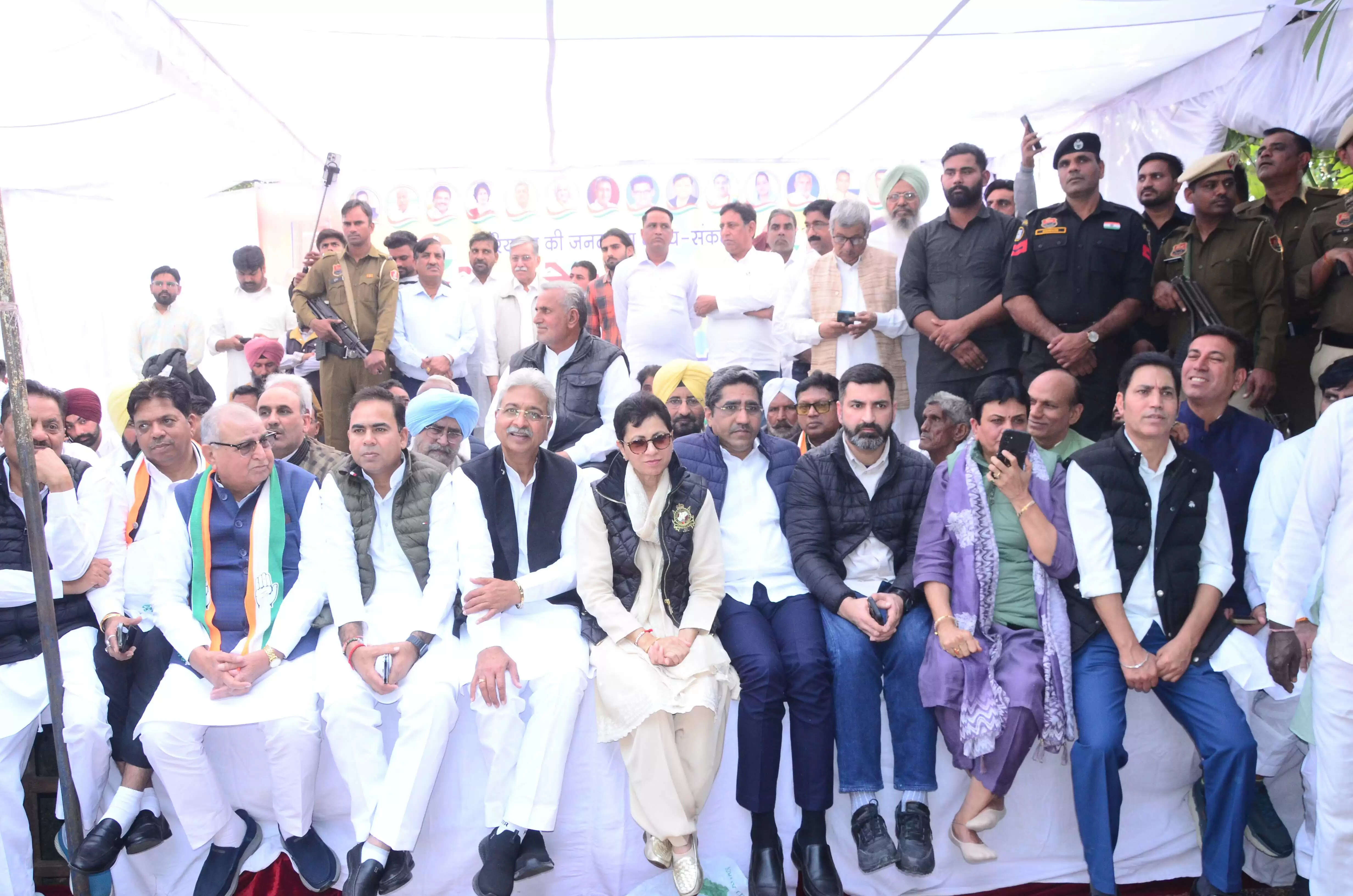 लोकतंत्र और संविधान को बचाने के लिए ही लड़ाई लड़ रहे है राहुल गांधी: राव नरेंद्र सिंह