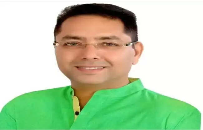 &nbsp;&nbsp;चंडीगढ़ पुलिस ने पंजाब के कैबिनेट मंत्री अमन अरोड़ा को भेजा नोटिस, मांगा जवाब