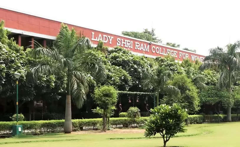  दिल्ली विश्वविद्यालय के दो कॉलेजों को बम से उड़ाने की मिली धमकी​​​​​​​ 