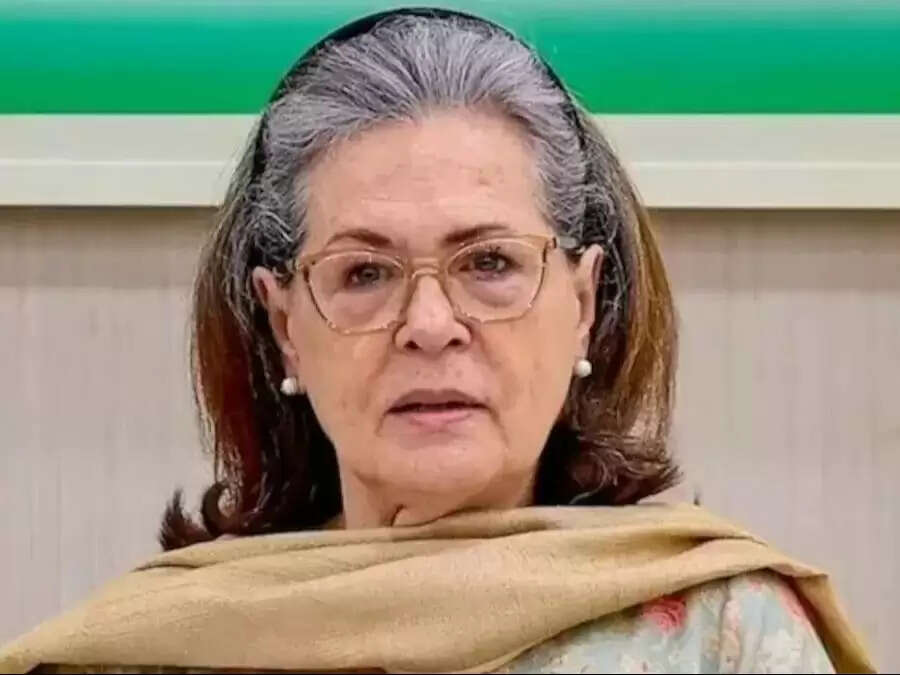 वोटर लिस्ट में नाम जुड़वाने के मामले में सोनिया गांधी और दिल्ली पुलिस को नोटिस