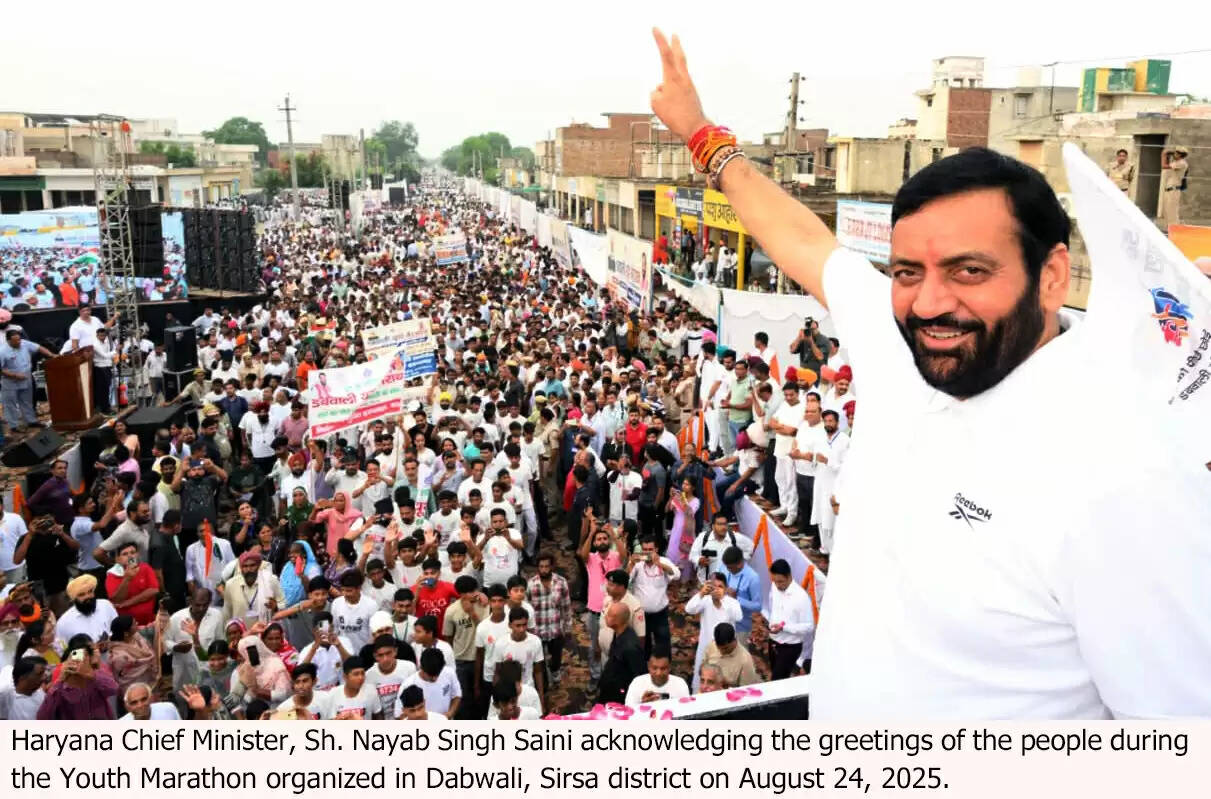 &nbsp;&nbsp;हरियाणा उदय कार्यक्रम के तहत डबवाली में यूथ मैराथन आयोजित, मुख्यमंत्री ने स्वयं दौड़ लगाकर युवाओं का बढ़ाया हौसला  सभी मिलकर करें नशे पर प्रहार: मुख्यमंत्री