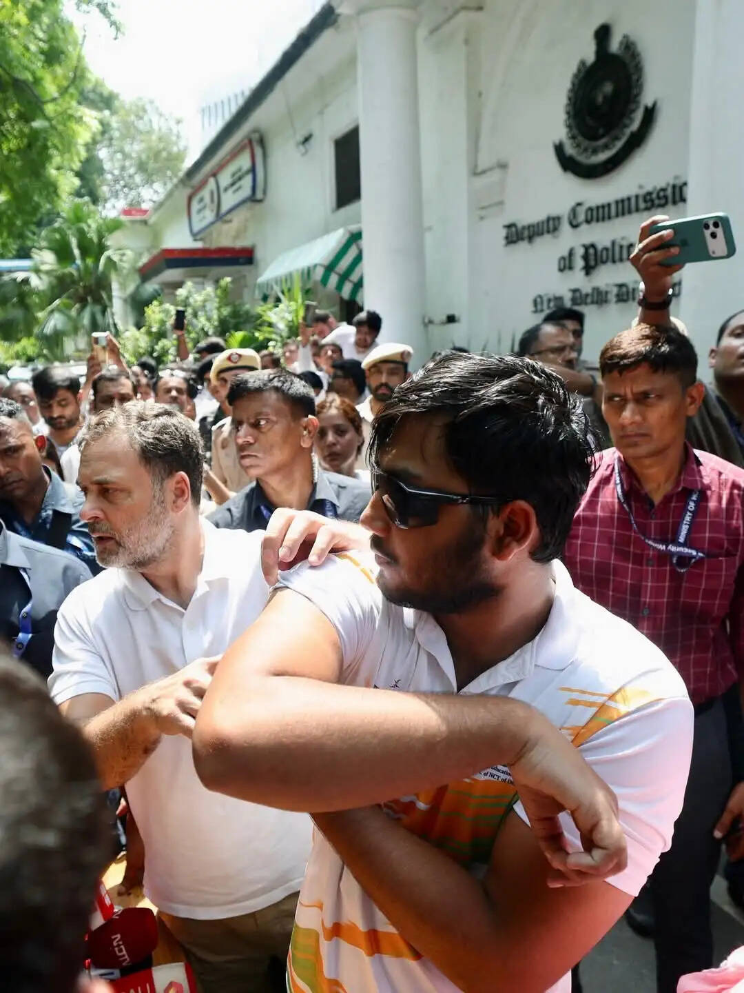 &nbsp;&nbsp;पैलेट से गई आंख की रोशनी, शरीर में 200 से ज्यादा छर्रे, राहुल के हस्तक्षेप के बाद दर्ज हुई एफआईआर