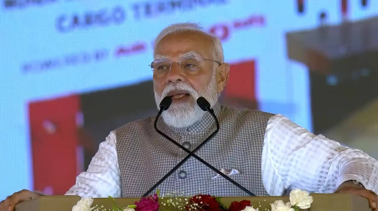 प्रधानमंत्री ने नोएडा अंतरराष्ट्रीय हवाई अड्डे के प्रथम चरण का उद्घाटन किया, एमआरओ सुविधा का भी शिलान्यास