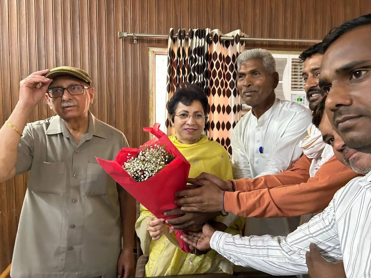 कुमारी सैलजा ने टोहाना प्रवास के दौरान जनता की समस्याएं सुनीं सरकार पर युवाओं, किसानों और आमजन की अनदेखी का लगाया आरोप