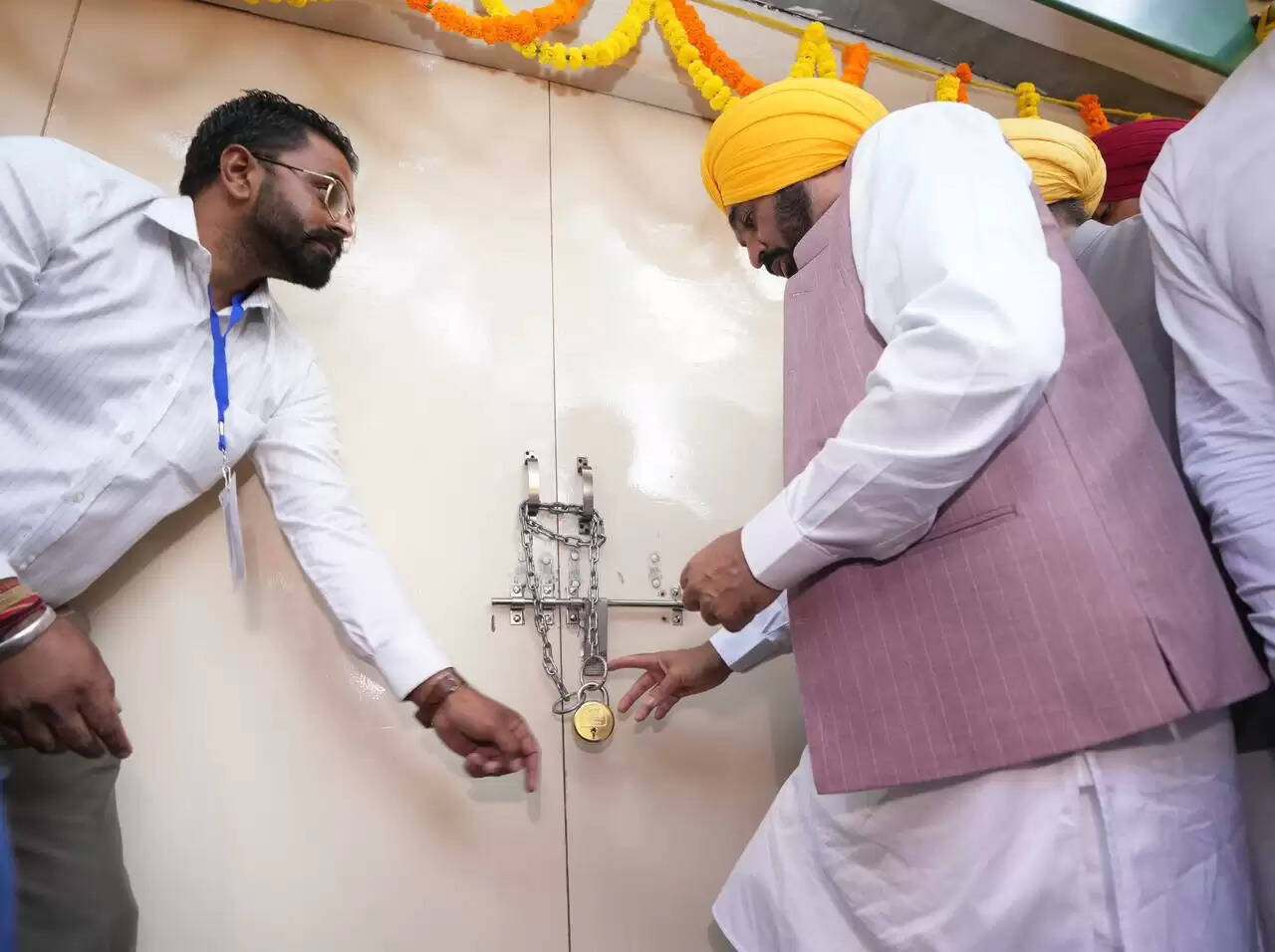 पंजाब में अब घर बैठे मिलेंगी आरटीओ की सेवाएं, सिर्फ 1076 डायल करना होगा