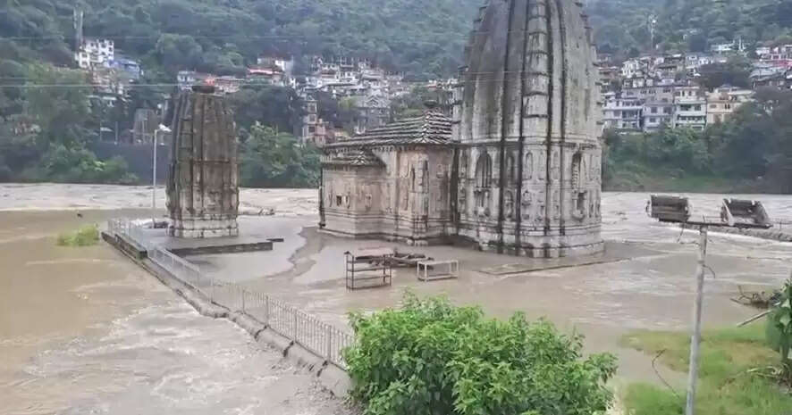 &nbsp;हिमाचल में मूसलाधार बारिश का कहर, कुल्लू-मनाली में तबाही, मंडी में मंदिर जलमग्न, एक हफ्ते तक अलर्ट जारी&nbsp;