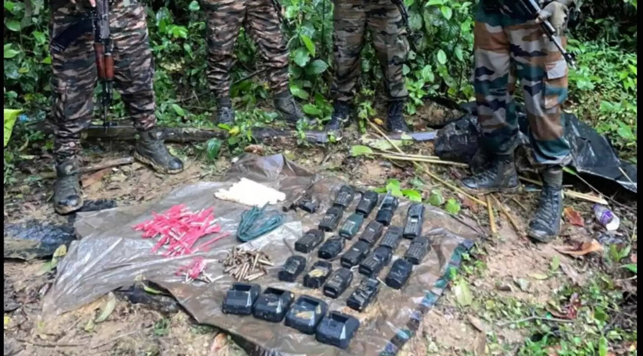 &nbsp;&nbsp;असम-अरुणाचल सीमा के पास विस्फोटक बरामद, संदिग्ध उल्फा (आई) एनएससीएन पर शक