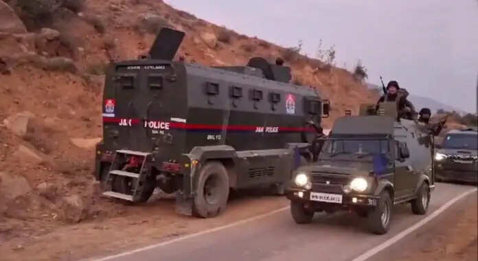 बांदीपुरा मुठभेड़ में मारा गया आतंकवादी सहयाेगी, दो पुलिसकर्मी घायल 