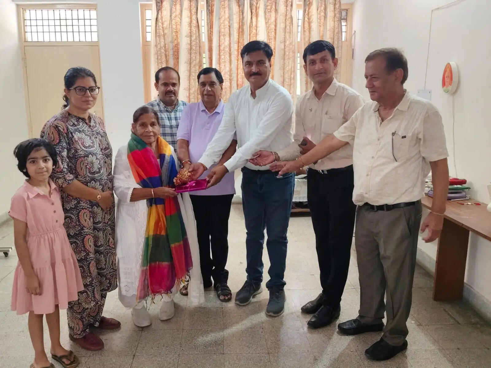 शिक्षा के क्षेत्र में उल्लेखनीय योगदान के लिए श्रीमती फूल खुराना सम्मानित