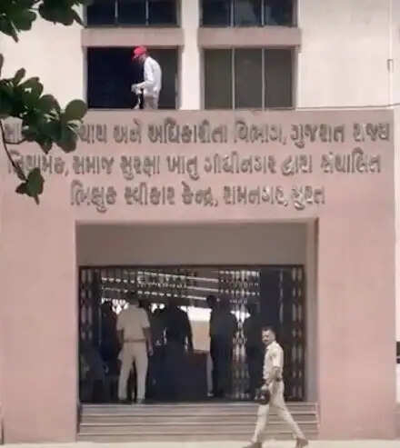 गुजरात के सूरत में आईबी ने संदिग्ध 134 बांग्लादेशियों से की पूछताछ