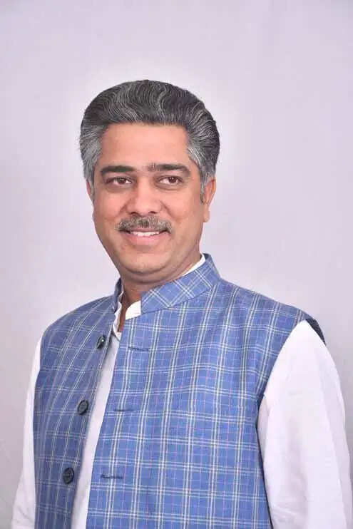 &nbsp;निर्दलीय विधायक देवेंद्र कादयान इनेलो विधायकों के बारे में मीडिया में दिए गए अपने झूठे और भ्रामक बयान के लिए सार्वजनिक माफ़ी मांगे नहीं तो मानहानि का केस करेंगे दायर: आदित्य देवीलाल&nbsp;