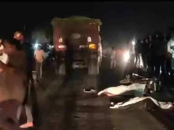  मंदिर से दर्शन कर लौट रहे स्कूटी सवारों को ट्रक ने मारी टक्कर, दो युवतियों की मौत